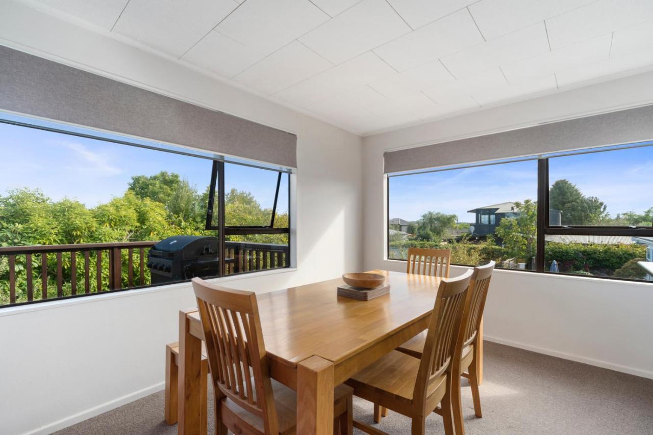 Rainbow Lake House - Lake Taupo Holiday Home Exterior foto